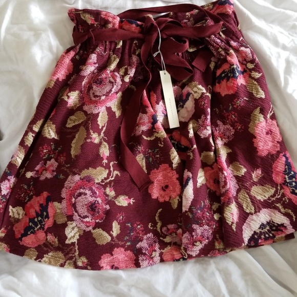 LC Lauren Conrad Dresses & Skirts - NWT Lauren conrad Floral print mini skirt No Damag